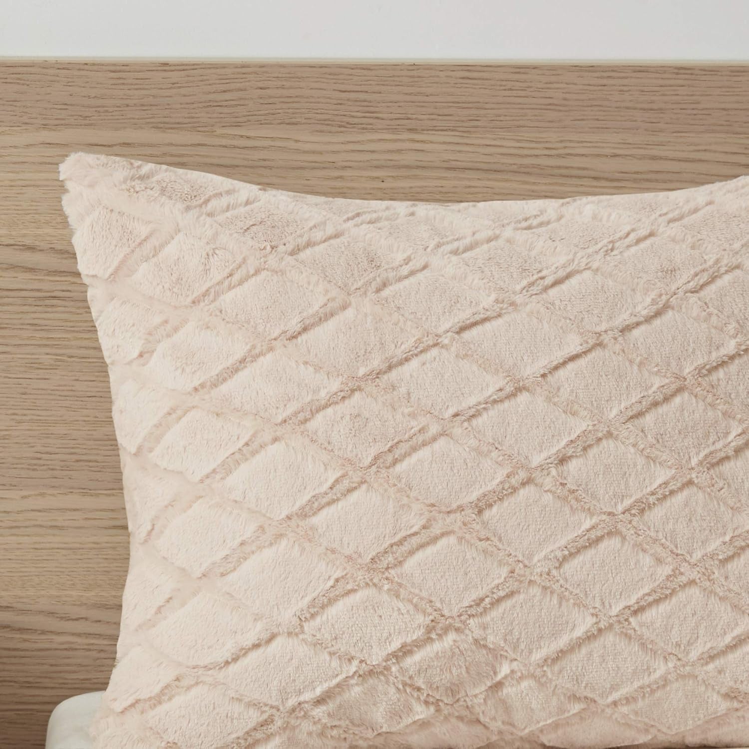 Ainsley Comforter Set-Geometric Metallic Print to Faux Fur Reverse Trendy All Season Hypoallergenic Bedding, Matching Sham, King, Blush 3 Piece (ID10-1763)