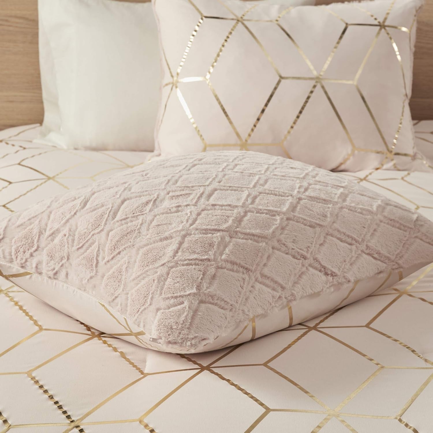 Ainsley Comforter Set-Geometric Metallic Print to Faux Fur Reverse Trendy All Season Hypoallergenic Bedding, Matching Sham, King, Blush 3 Piece (ID10-1763)