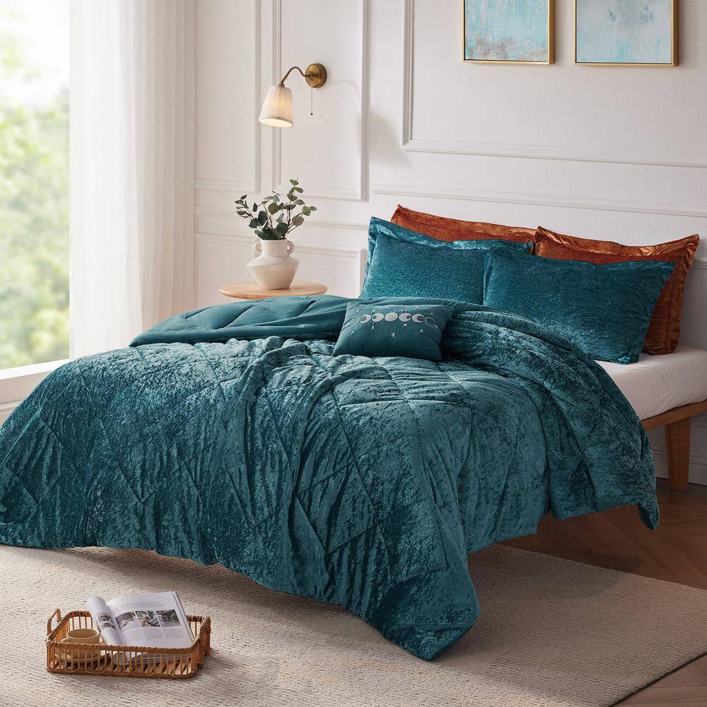 Isabel (4-Piece) Teal Polyester King/California King Velvet Comforter Set with Throw Pillow