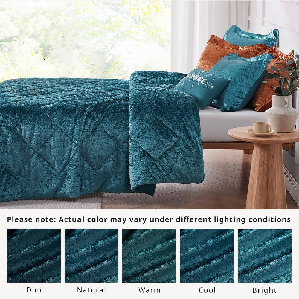 Isabel (4-Piece) Teal Polyester King/California King Velvet Comforter Set with Throw Pillow