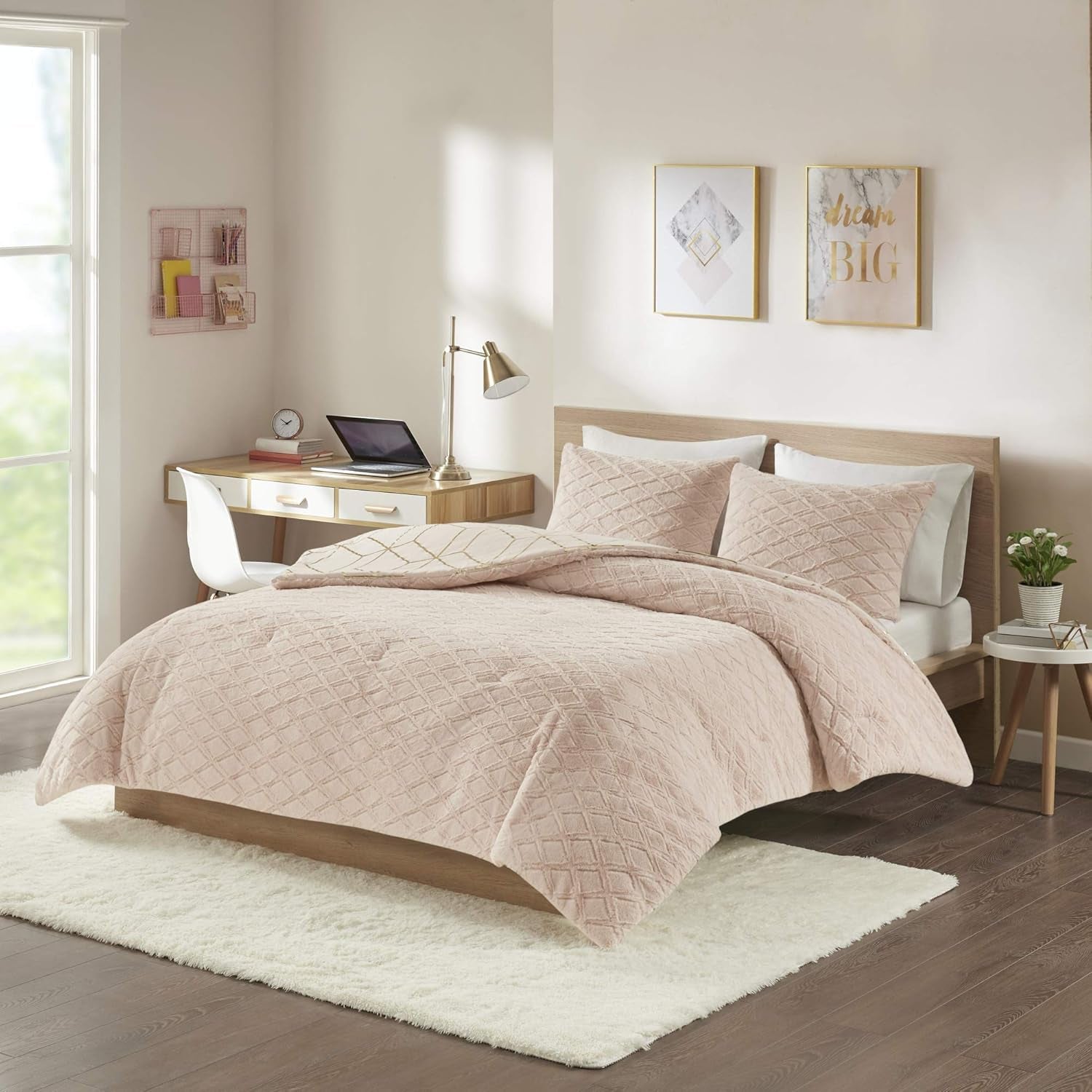 Ainsley Comforter Set-Geometric Metallic Print to Faux Fur Reverse Trendy All Season Hypoallergenic Bedding, Matching Sham, King, Blush 3 Piece (ID10-1763)